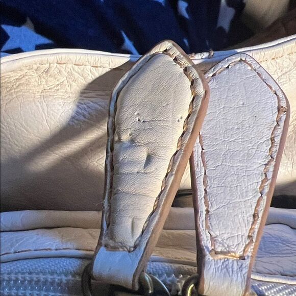 Wilsons Leather Cream Shoulder Bag - Picture 14 of 16